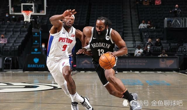  活塞康宁汉姆准三双表现，惜败于雄鹿暴露差距  