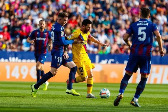  门兴格拉德巴赫遭遇黑色十分钟，连丢三球惨遭逆转落败