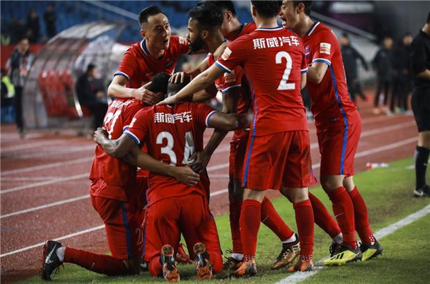  卡尔斯鲁厄保级生死战告捷，关键三分逃离降级区